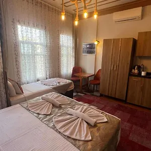 Hotel April